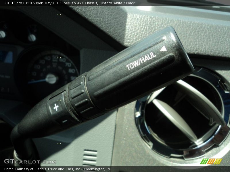 Oxford White / Black 2011 Ford F350 Super Duty XLT SuperCab 4x4 Chassis