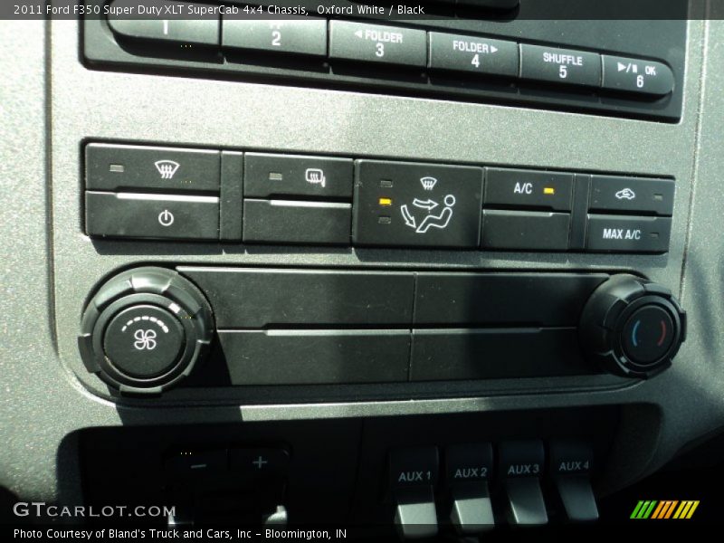 Oxford White / Black 2011 Ford F350 Super Duty XLT SuperCab 4x4 Chassis