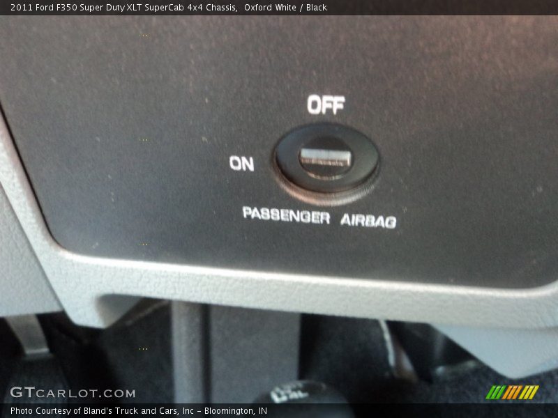 Oxford White / Black 2011 Ford F350 Super Duty XLT SuperCab 4x4 Chassis
