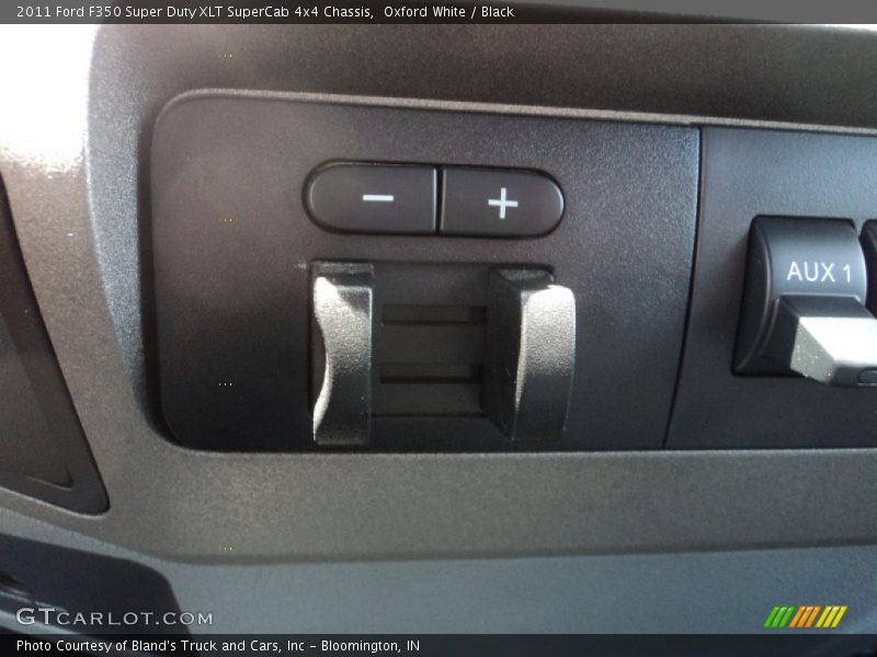 Oxford White / Black 2011 Ford F350 Super Duty XLT SuperCab 4x4 Chassis
