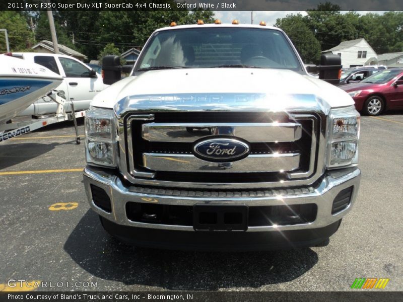 Oxford White / Black 2011 Ford F350 Super Duty XLT SuperCab 4x4 Chassis