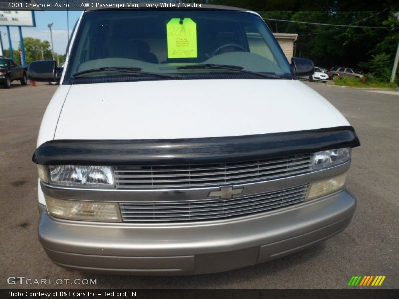 Ivory White / Neutral 2001 Chevrolet Astro LT AWD Passenger Van