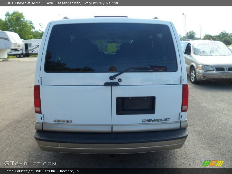 Ivory White / Neutral 2001 Chevrolet Astro LT AWD Passenger Van