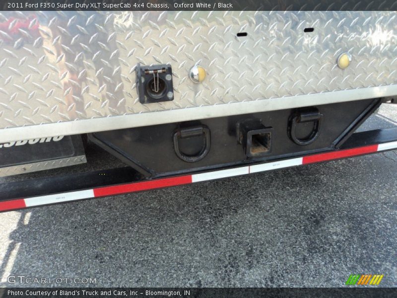 Oxford White / Black 2011 Ford F350 Super Duty XLT SuperCab 4x4 Chassis