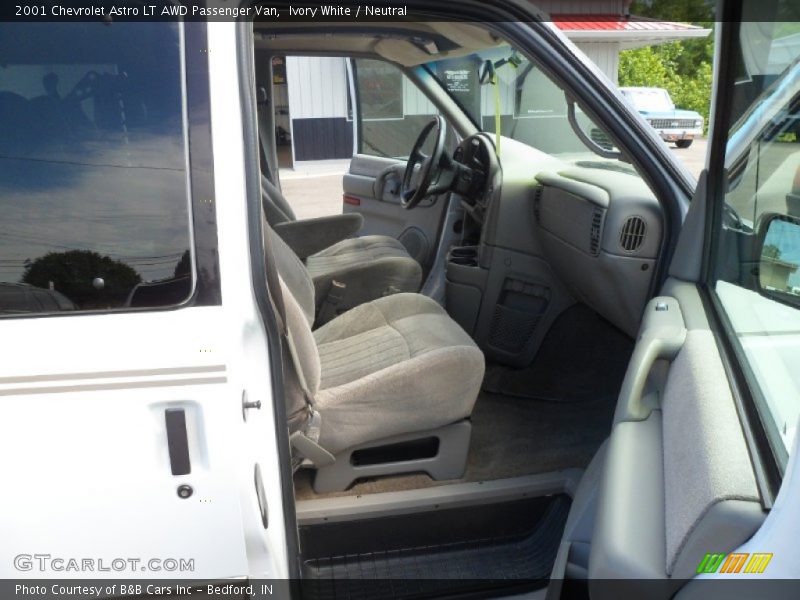 Ivory White / Neutral 2001 Chevrolet Astro LT AWD Passenger Van