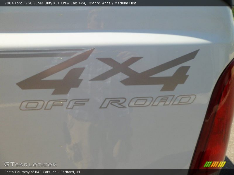 Oxford White / Medium Flint 2004 Ford F250 Super Duty XLT Crew Cab 4x4