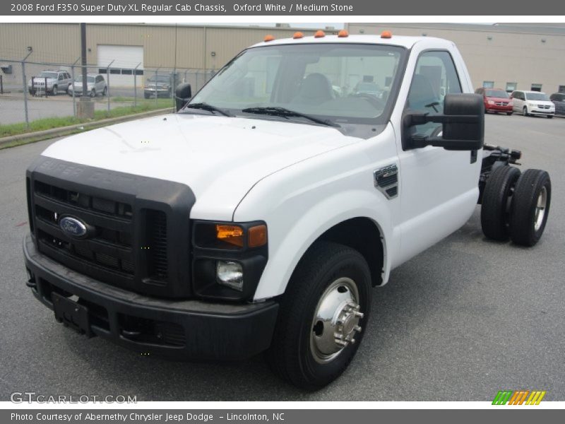 Front 3/4 View of 2008 F350 Super Duty XL Regular Cab Chassis