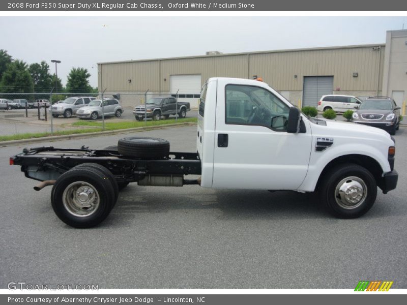 Oxford White / Medium Stone 2008 Ford F350 Super Duty XL Regular Cab Chassis