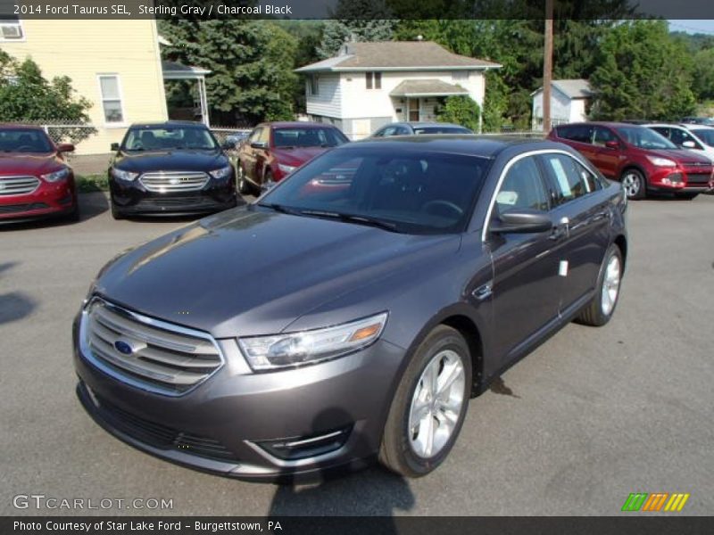Front 3/4 View of 2014 Taurus SEL
