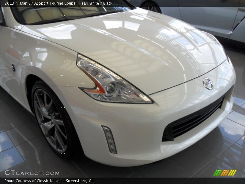 Pearl White / Black 2013 Nissan 370Z Sport Touring Coupe