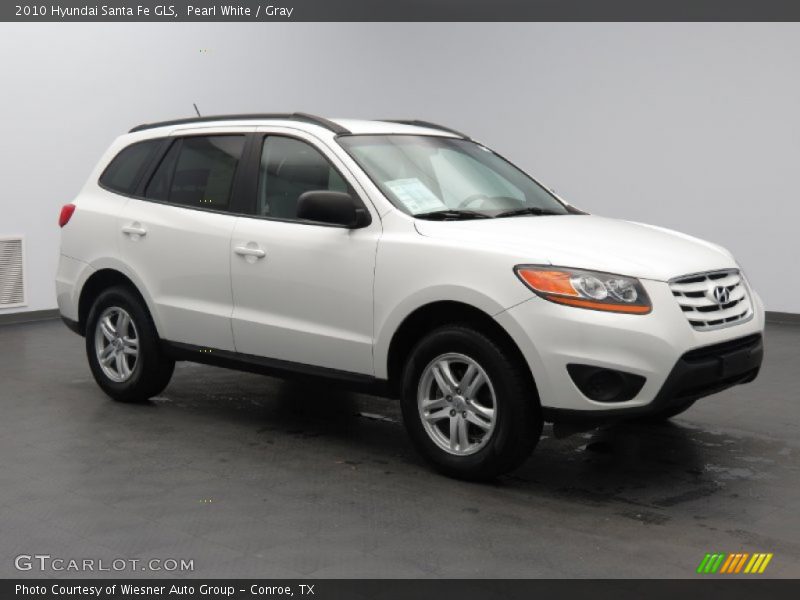 Front 3/4 View of 2010 Santa Fe GLS