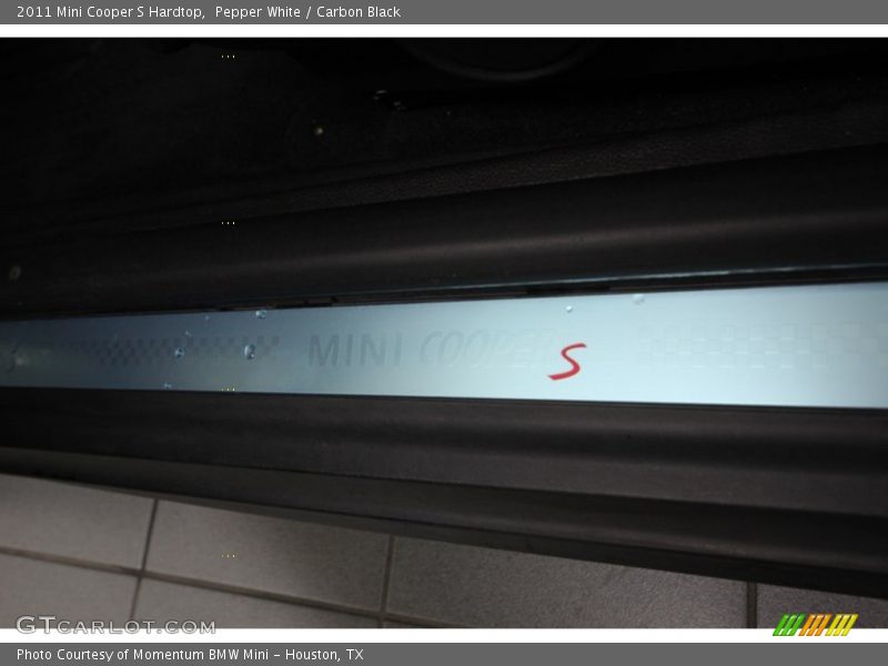 Pepper White / Carbon Black 2011 Mini Cooper S Hardtop