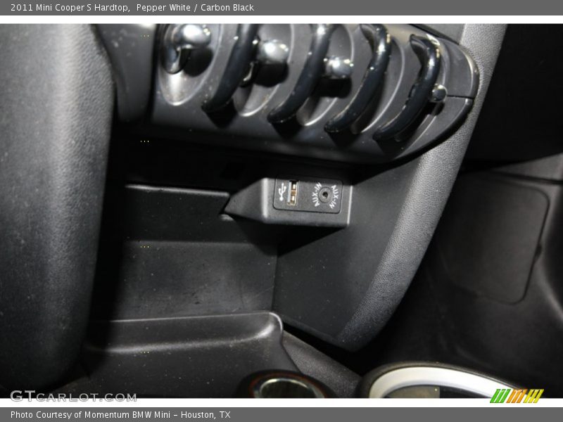Pepper White / Carbon Black 2011 Mini Cooper S Hardtop