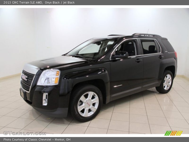 Front 3/4 View of 2013 Terrain SLE AWD