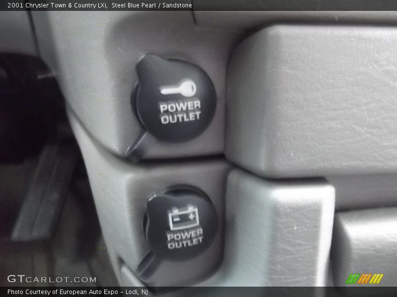 Steel Blue Pearl / Sandstone 2001 Chrysler Town & Country LXi