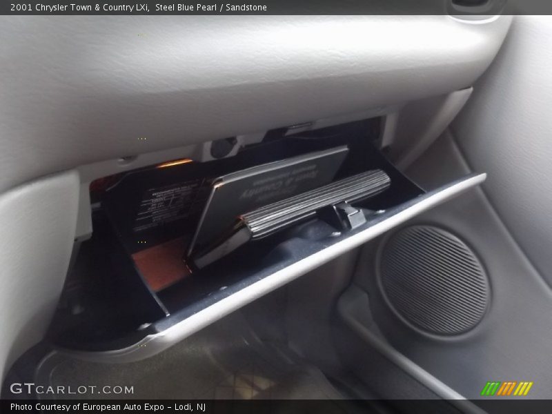 Steel Blue Pearl / Sandstone 2001 Chrysler Town & Country LXi