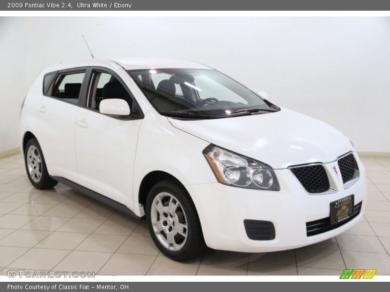 Ultra White / Ebony 2009 Pontiac Vibe 2.4