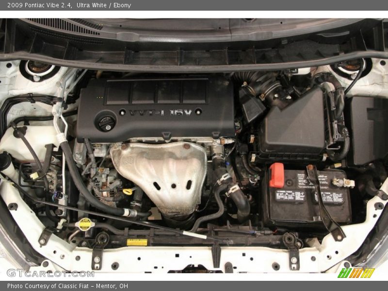 Ultra White / Ebony 2009 Pontiac Vibe 2.4