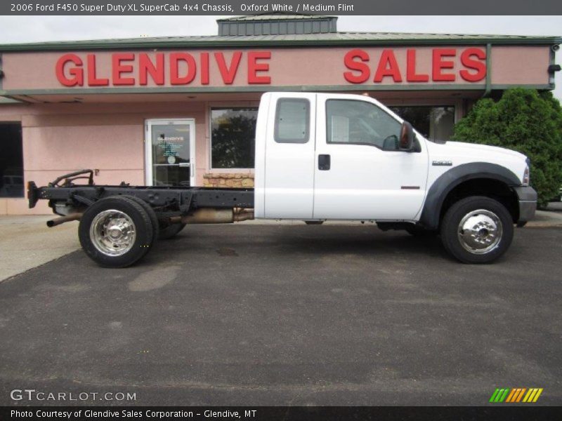 Oxford White / Medium Flint 2006 Ford F450 Super Duty XL SuperCab 4x4 Chassis