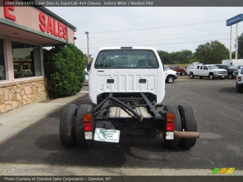 Oxford White / Medium Flint 2006 Ford F450 Super Duty XL SuperCab 4x4 Chassis