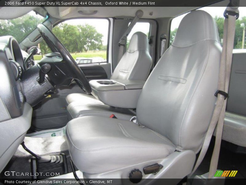 Front Seat of 2006 F450 Super Duty XL SuperCab 4x4 Chassis