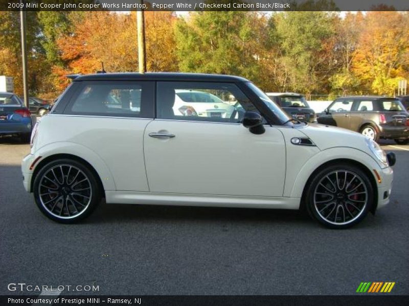 Pepper White / Checkered Carbon Black/Black 2009 Mini Cooper John Cooper Works Hardtop
