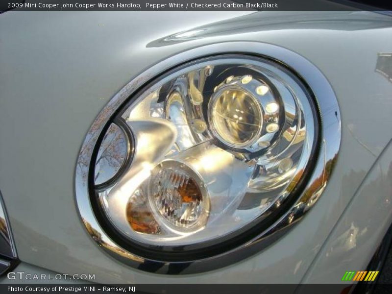 Pepper White / Checkered Carbon Black/Black 2009 Mini Cooper John Cooper Works Hardtop