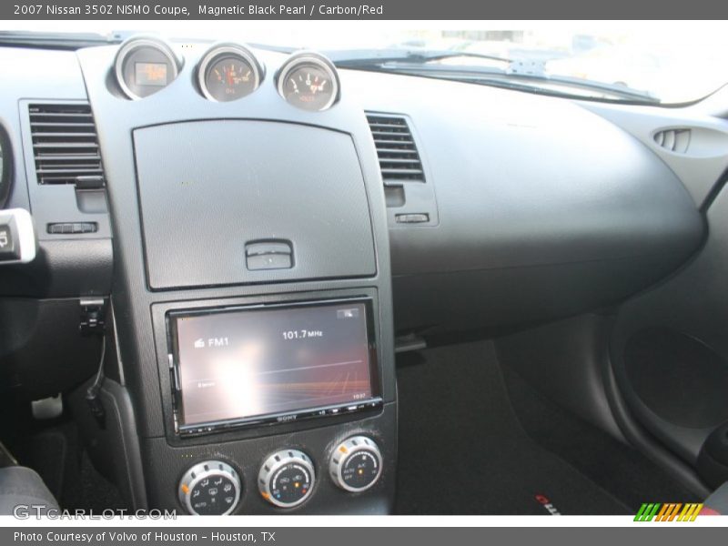 Dashboard of 2007 350Z NISMO Coupe