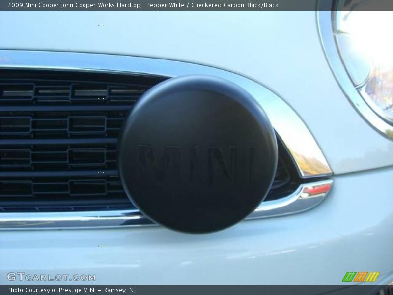 Pepper White / Checkered Carbon Black/Black 2009 Mini Cooper John Cooper Works Hardtop