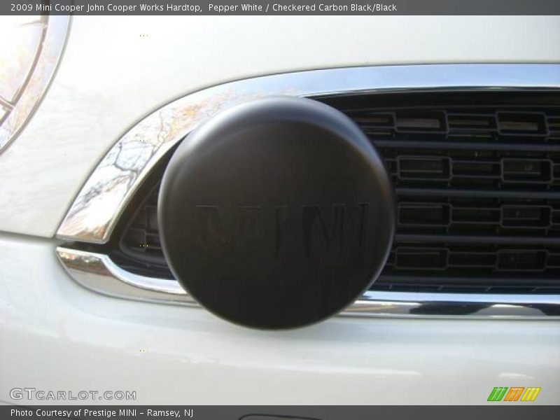 Pepper White / Checkered Carbon Black/Black 2009 Mini Cooper John Cooper Works Hardtop