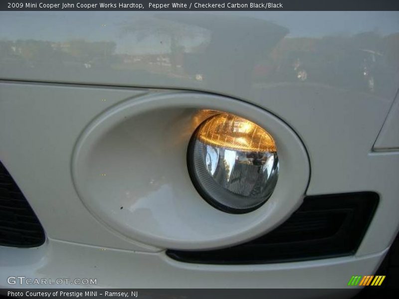Pepper White / Checkered Carbon Black/Black 2009 Mini Cooper John Cooper Works Hardtop