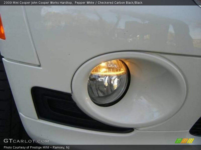 Pepper White / Checkered Carbon Black/Black 2009 Mini Cooper John Cooper Works Hardtop