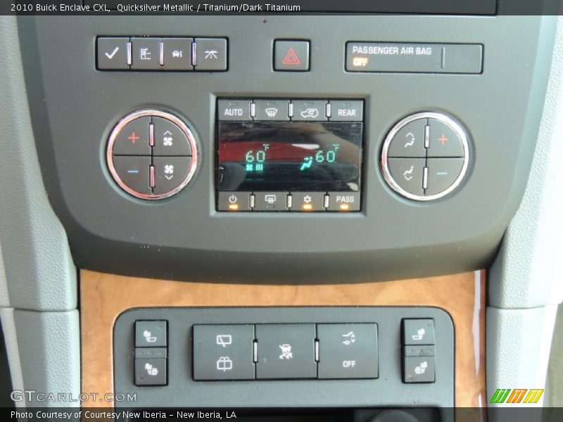 Quicksilver Metallic / Titanium/Dark Titanium 2010 Buick Enclave CXL