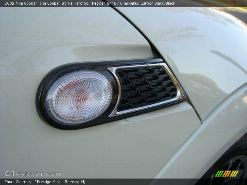 Pepper White / Checkered Carbon Black/Black 2009 Mini Cooper John Cooper Works Hardtop
