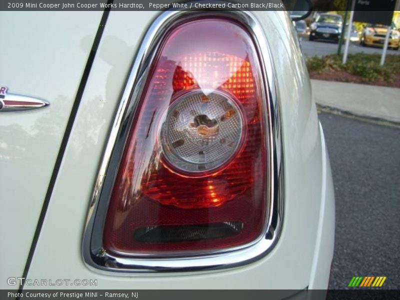 Pepper White / Checkered Carbon Black/Black 2009 Mini Cooper John Cooper Works Hardtop