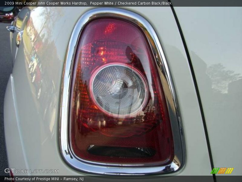 Pepper White / Checkered Carbon Black/Black 2009 Mini Cooper John Cooper Works Hardtop