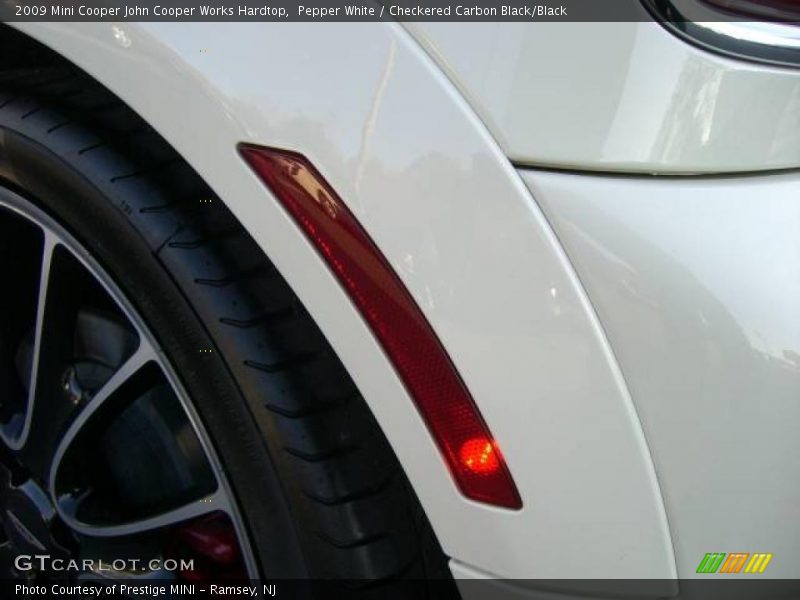 Pepper White / Checkered Carbon Black/Black 2009 Mini Cooper John Cooper Works Hardtop