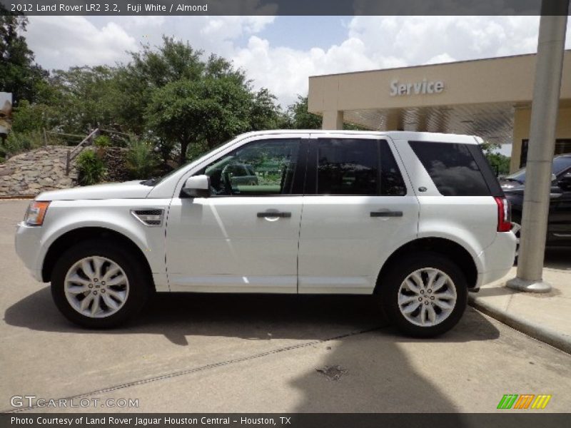 Fuji White / Almond 2012 Land Rover LR2 3.2