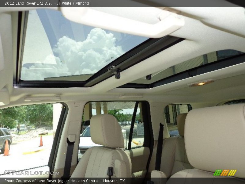 Fuji White / Almond 2012 Land Rover LR2 3.2