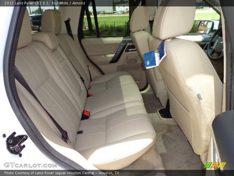 Fuji White / Almond 2012 Land Rover LR2 3.2