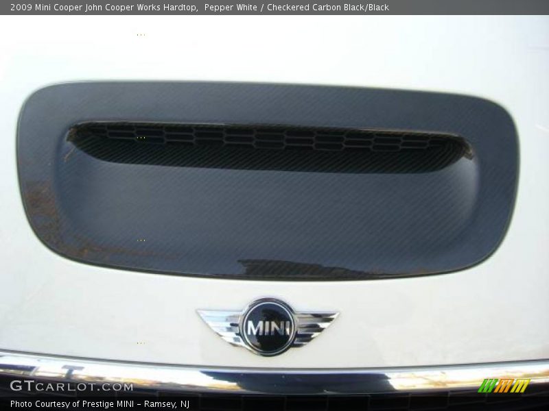 Pepper White / Checkered Carbon Black/Black 2009 Mini Cooper John Cooper Works Hardtop