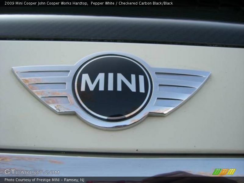 Pepper White / Checkered Carbon Black/Black 2009 Mini Cooper John Cooper Works Hardtop