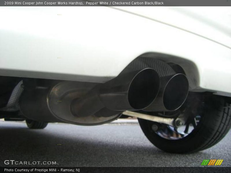 Pepper White / Checkered Carbon Black/Black 2009 Mini Cooper John Cooper Works Hardtop