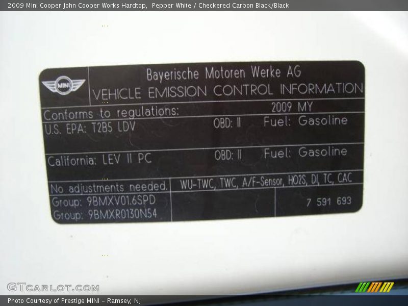 Pepper White / Checkered Carbon Black/Black 2009 Mini Cooper John Cooper Works Hardtop