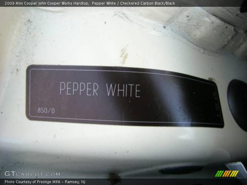 Pepper White / Checkered Carbon Black/Black 2009 Mini Cooper John Cooper Works Hardtop