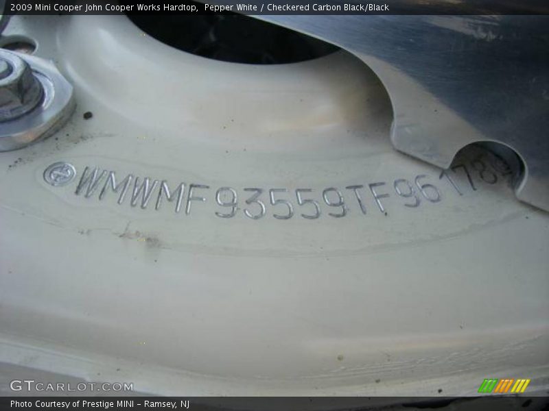 Pepper White / Checkered Carbon Black/Black 2009 Mini Cooper John Cooper Works Hardtop