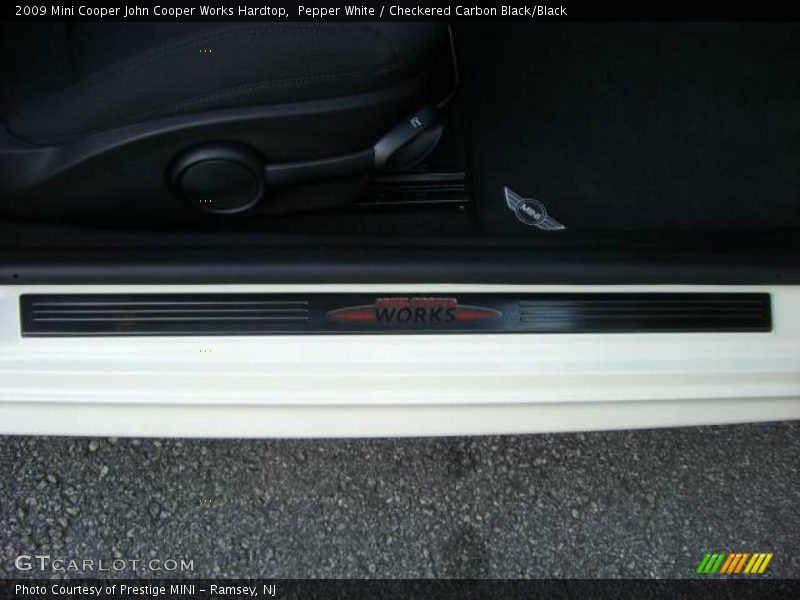 Pepper White / Checkered Carbon Black/Black 2009 Mini Cooper John Cooper Works Hardtop