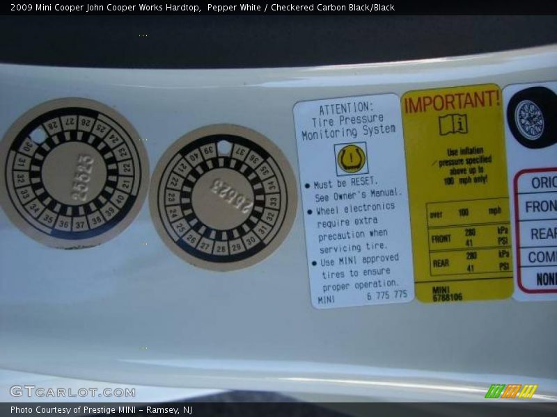 Pepper White / Checkered Carbon Black/Black 2009 Mini Cooper John Cooper Works Hardtop