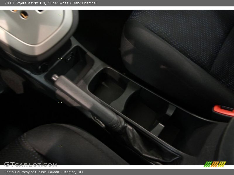 Super White / Dark Charcoal 2010 Toyota Matrix 1.8