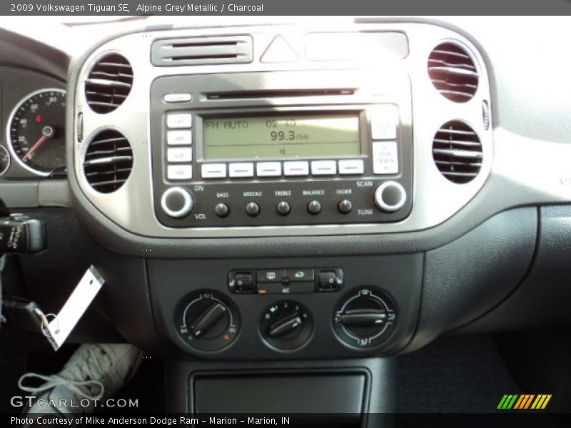 Alpine Grey Metallic / Charcoal 2009 Volkswagen Tiguan SE